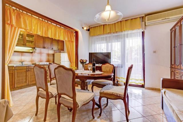 Apartments Nino Seget Vranjica Rum bild