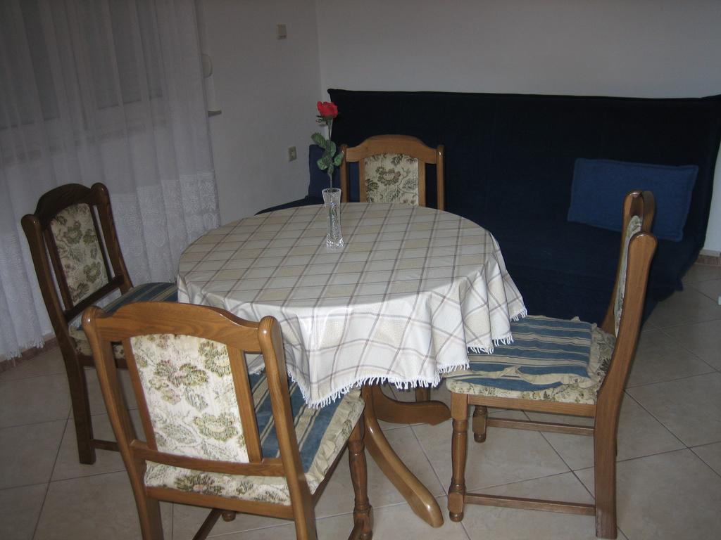 Apartments Nino Seget Vranjica Rum bild